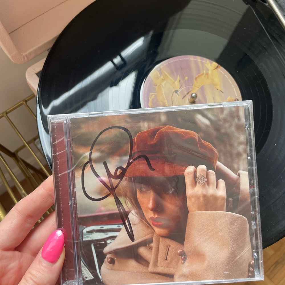 SIGNED Red (Taylor’s Version) CD